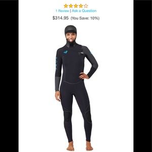 Roxy full hooded wetsuit, never worn. Sz 8 5/4/3mm